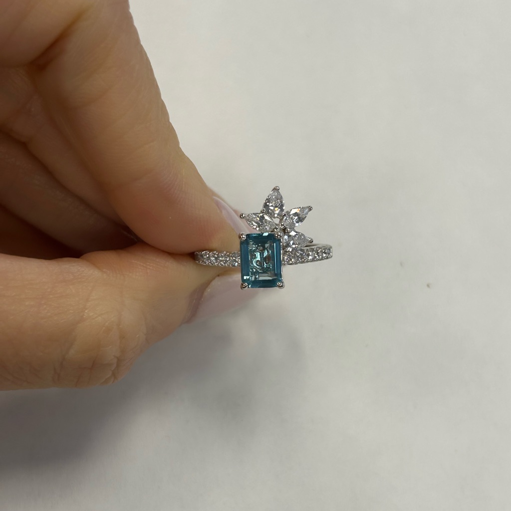 Suzy Levian Sterling Silver Aqua Blue Emerald Cut Cz White Cz Ring Nwt Size 7 88$